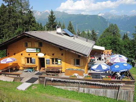 enzianhuette-im-sommer